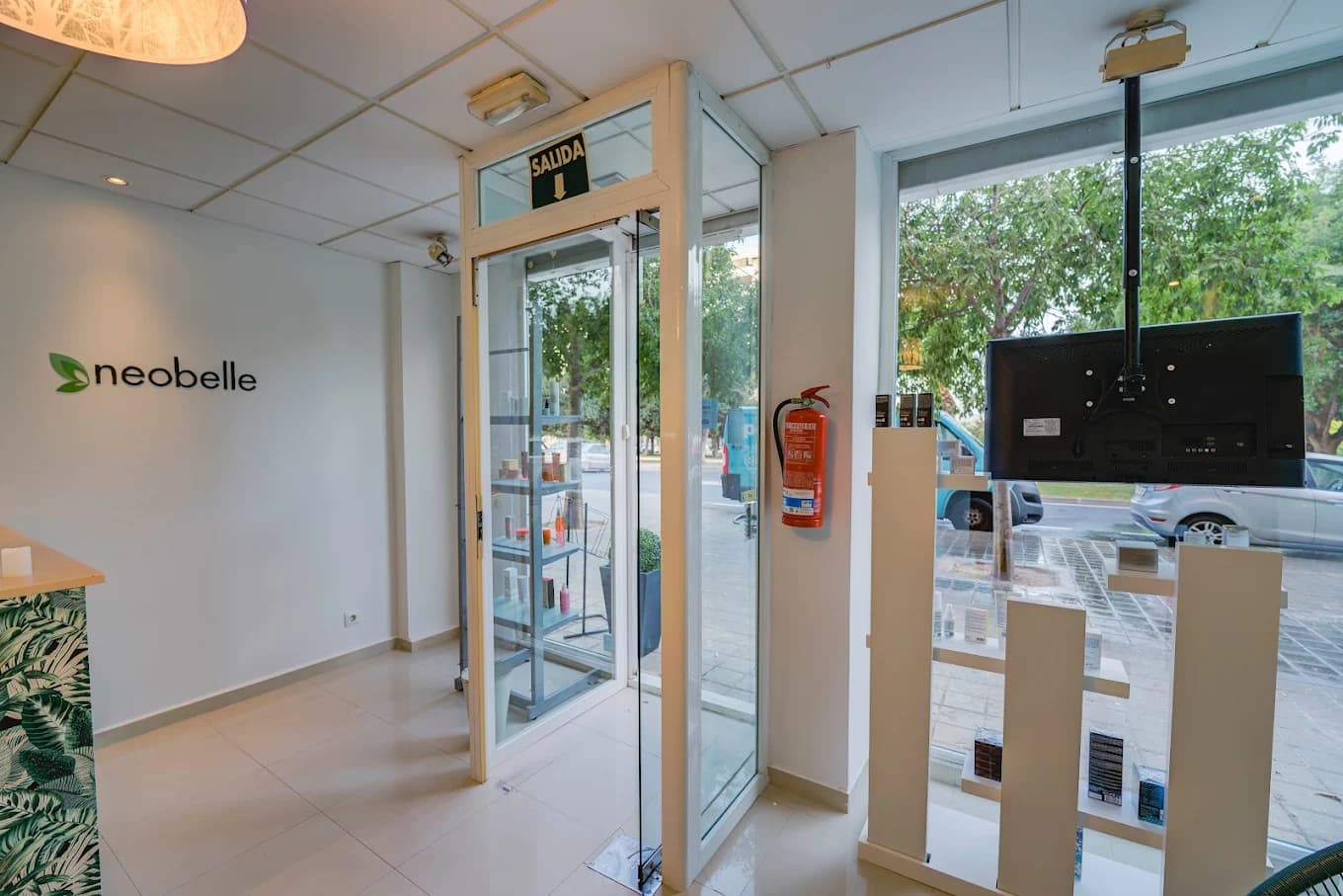 Entrada y lobby de Neobelle